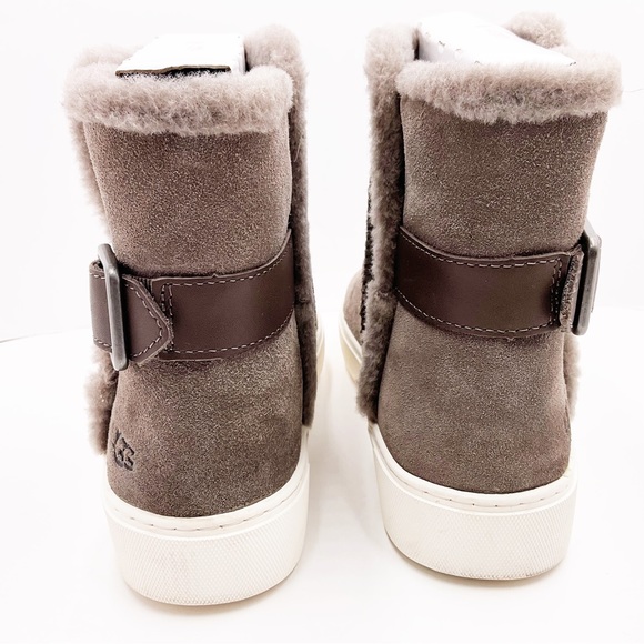 {UGG}AIKA Suede Booties - Picture 9 of 16